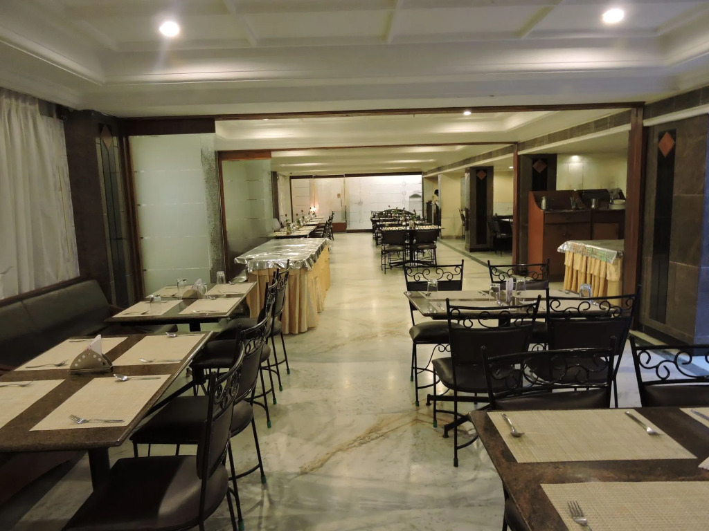 Hotel PLR Grand