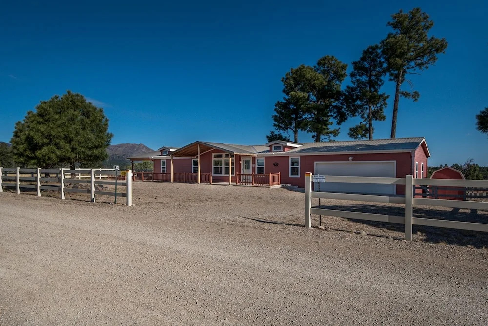 Mountain Top Ranch - Three Bedroom House