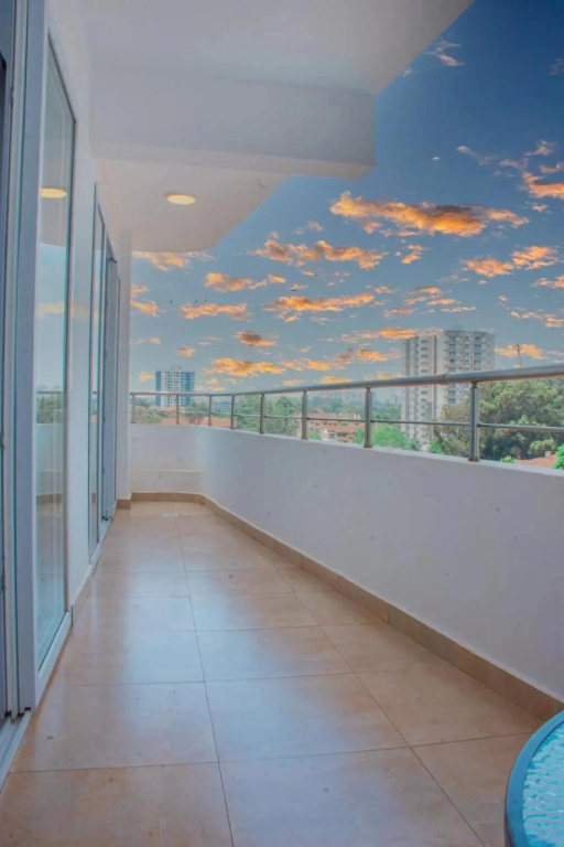 LUXE, ELEGANT 1BR IN KILIMANI STRONG WIFI With pool
