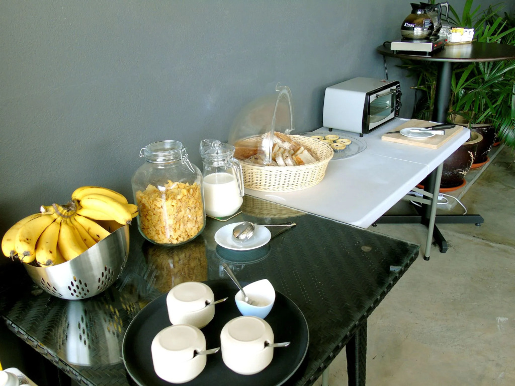 B Street Hotel