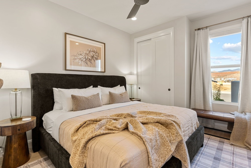 Isle Be Back 6 Bedroom Townhouse