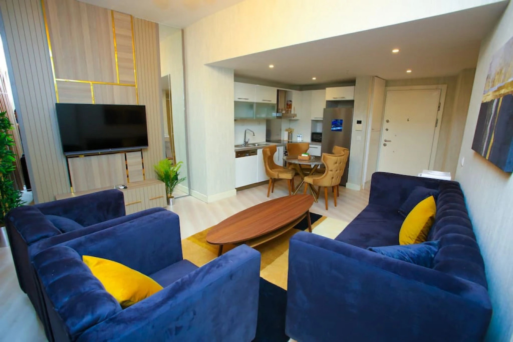 1-B Luxury Apt near Mall of IST