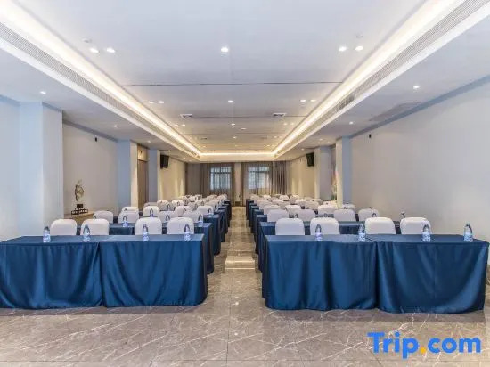 Yizhe Hotel (Nanning Dashatian Jianshe Road Subway Station Store)
