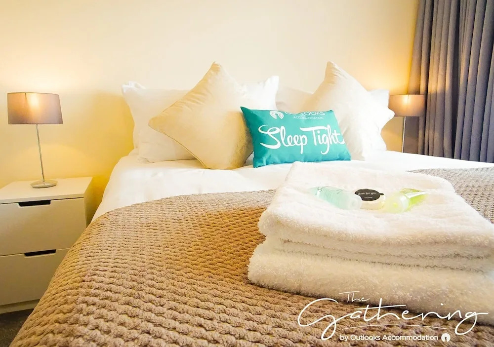 The Gathering Chester 1 – Sleeps 14 – Very Close to City Centre & Racecourse & Within Walls