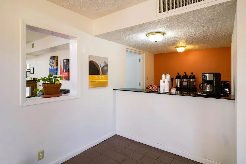 Motel 6 Holyoke MA