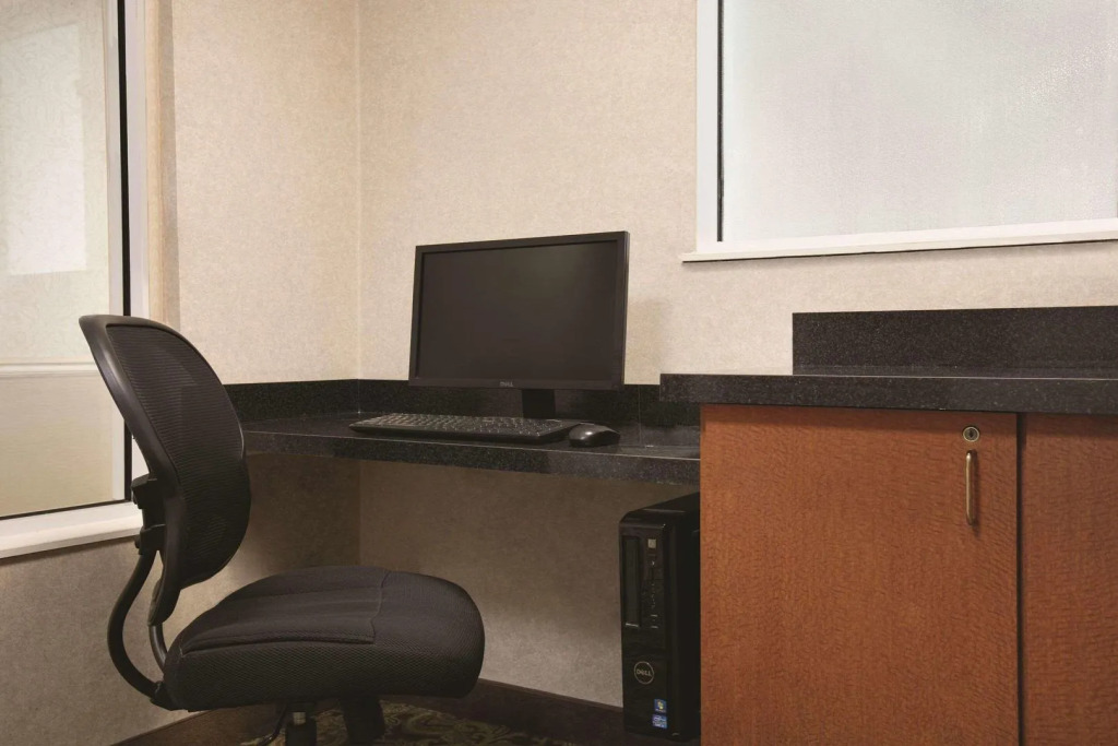 Country Inn & Suites By Radisson, Atlanta Airport North, GA