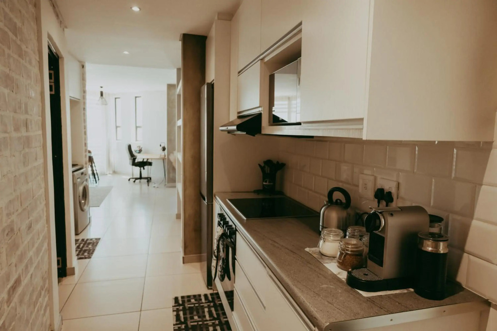 Modern 1-bedroom near Grove Mall and Lady Pohamba AirBnB
