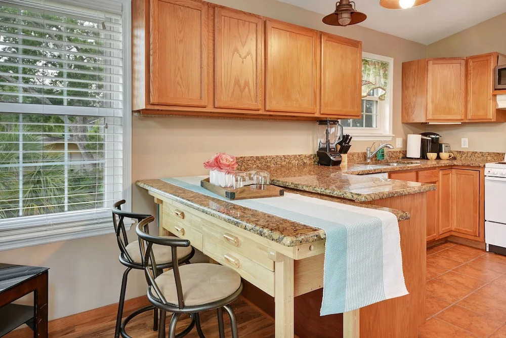 Sunshine Hideaway - Large Studio - Pet Friendly