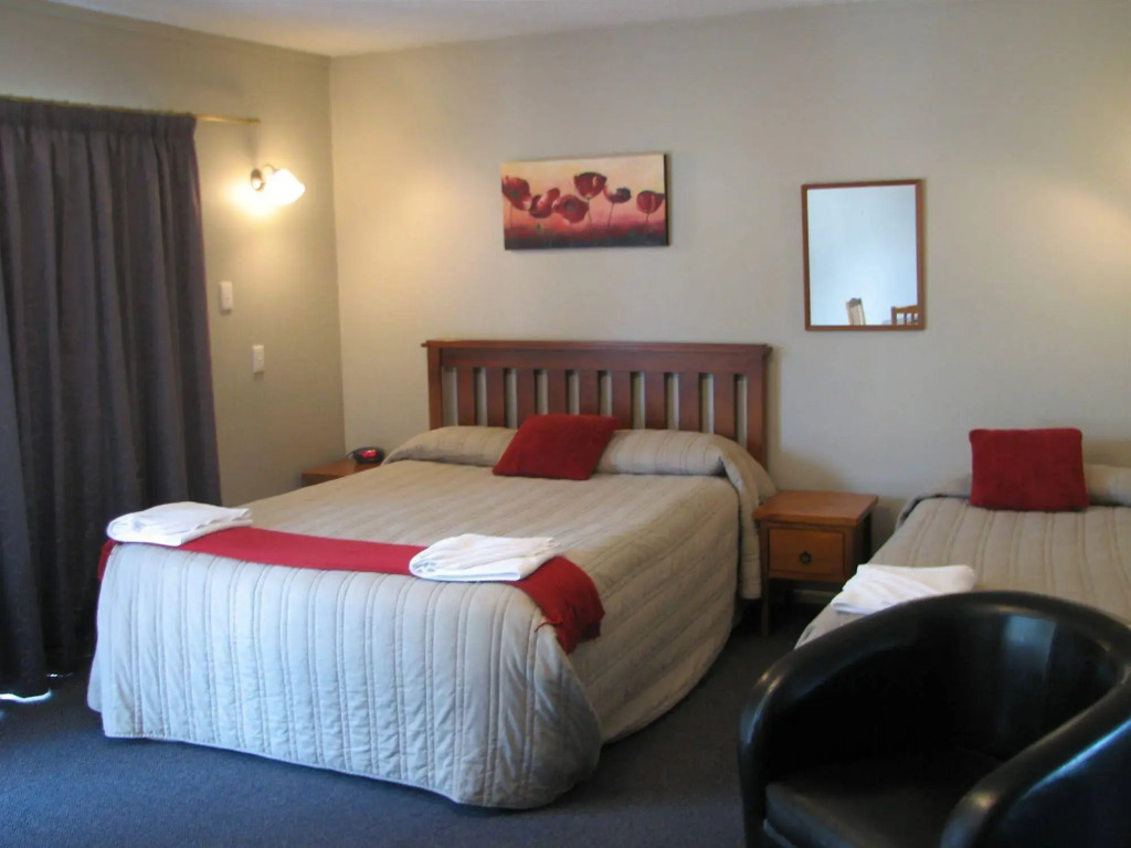 Cobblestone Court Motel - Wenzel Motels