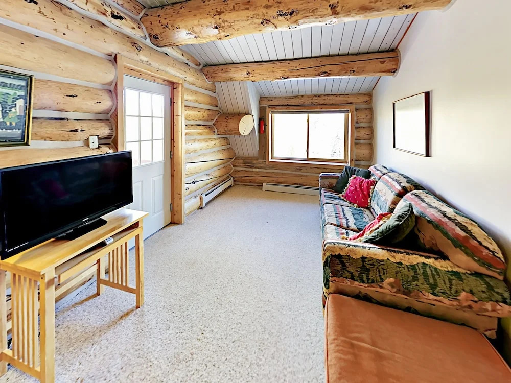 Wildernest Home 6 Bedrooms 3.5 Bathrooms Home