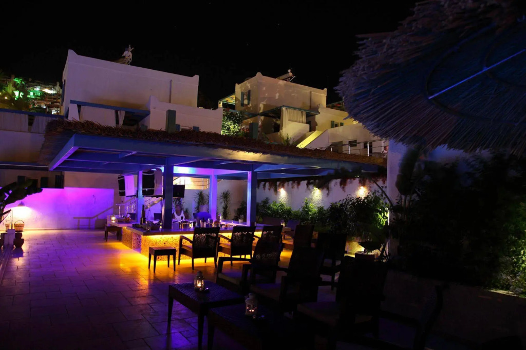 Bellazure Hotel