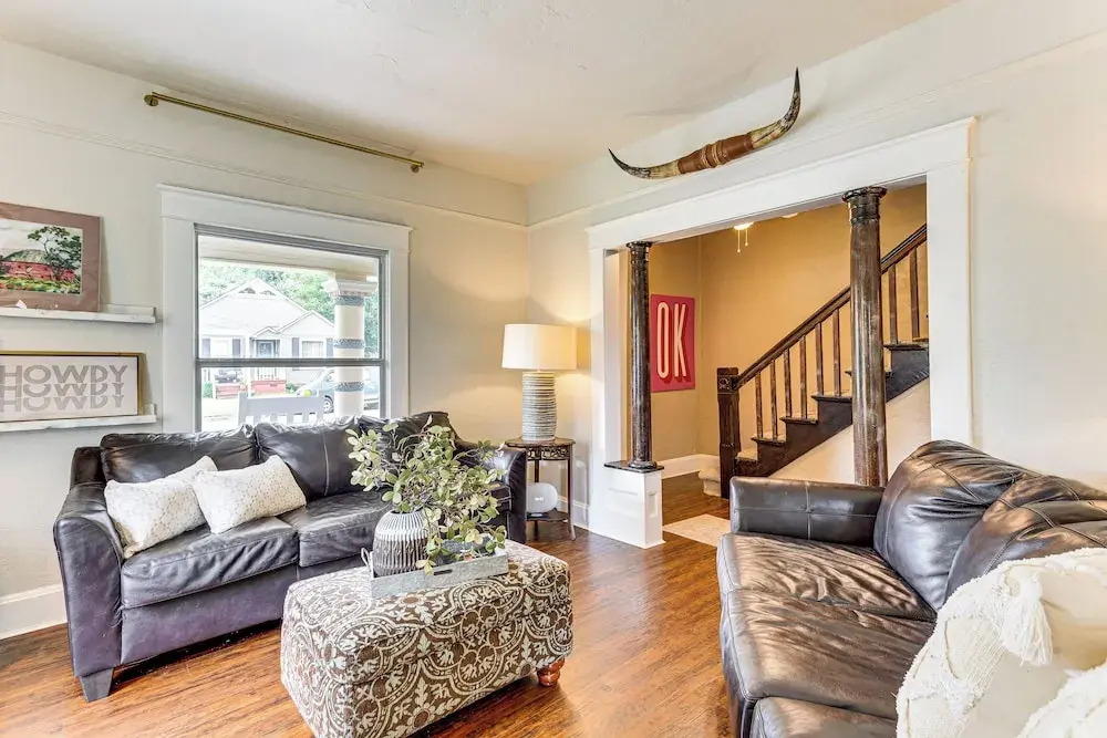 Walk to Downtown: Historic Guthrie Home on Mansur