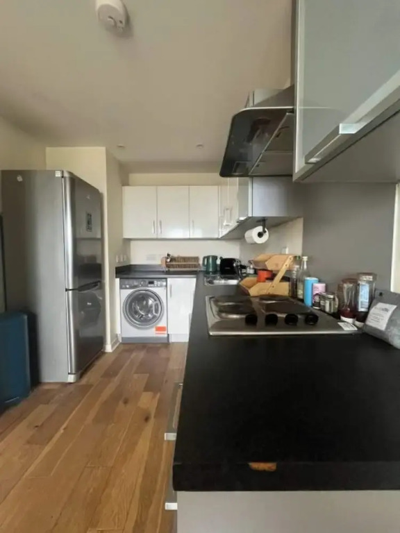 Modern 1BD Flat - 5 min Walk to Battersea Park!