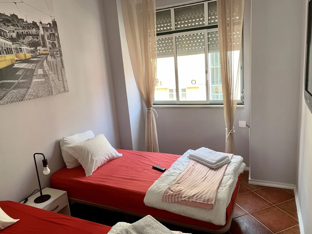 Lovely 2-bed Apartment in Lisbon Center