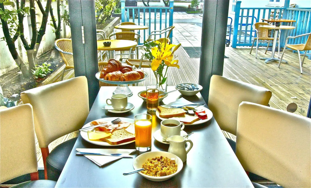 Queens Drive Hotel