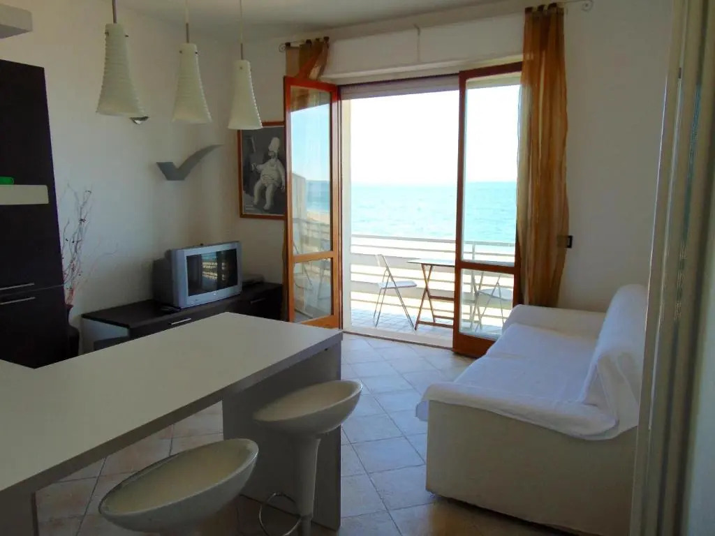 M210 - Marcelli, trilocale fronte mare con vista mozzafiato