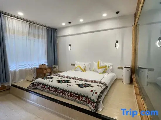 Lijiang Zhenmei Shishan Scenic Inn (Sifang Street Big Water Wheel Store)