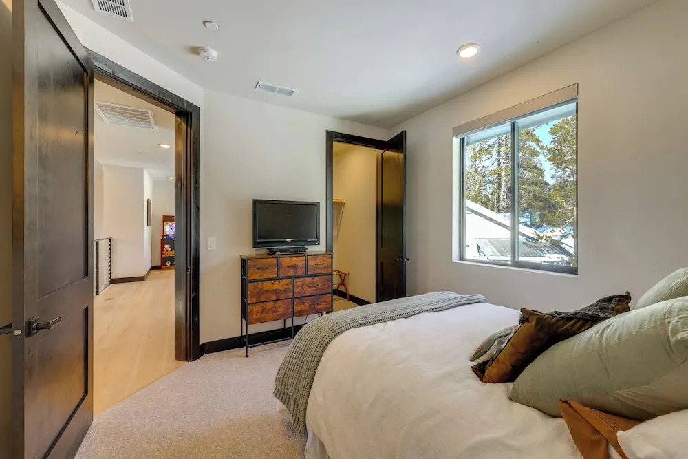 Luxe Soda Springs Retreat: Modern & Spacious!