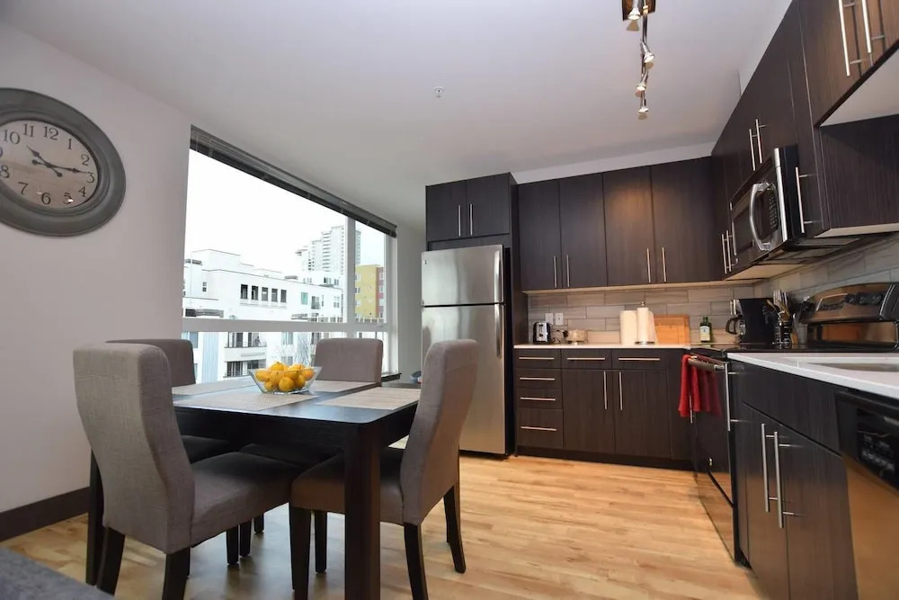 Belltown Pike Place Suites by Luxe Hubs