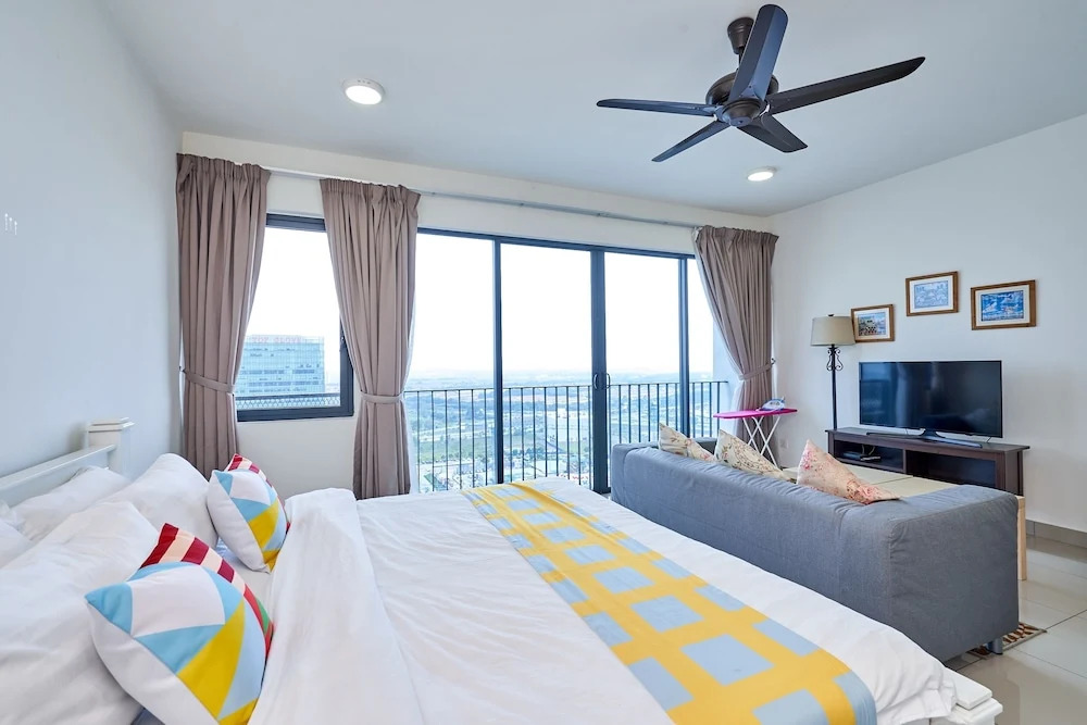OYO Home 44001 Elegant Studio Setia Alam Trefoil