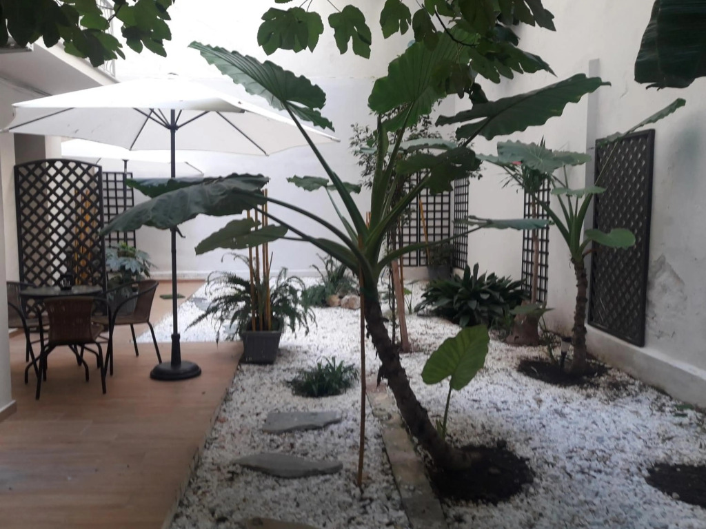 Studio Posh with garden in Kolonaki