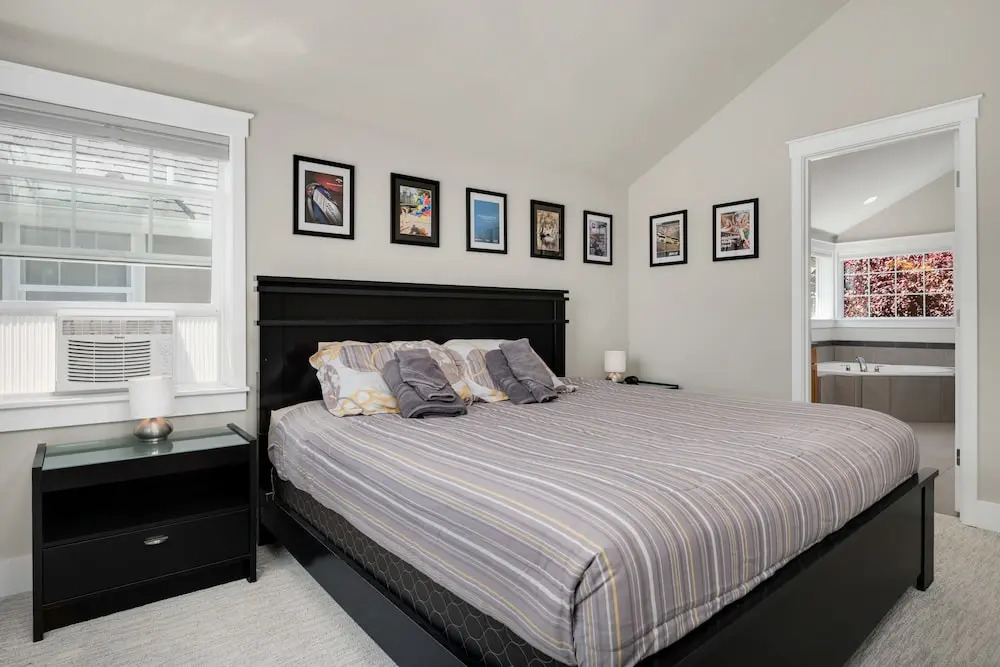 Seattle Vacation Home: Berlin Wall