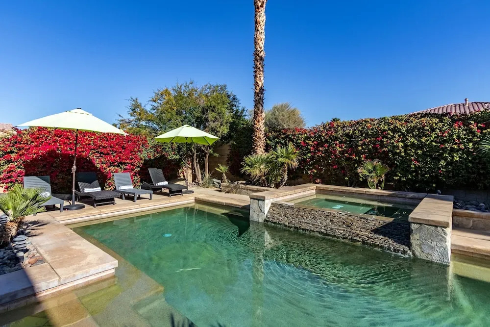 Aurora by AvantStay Stylish Spacious Oasis w Pool Spa BBQ