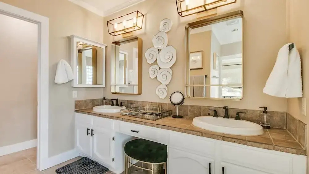 Amazing Remodeled Scottsdale 5 Bdrm W/pool!