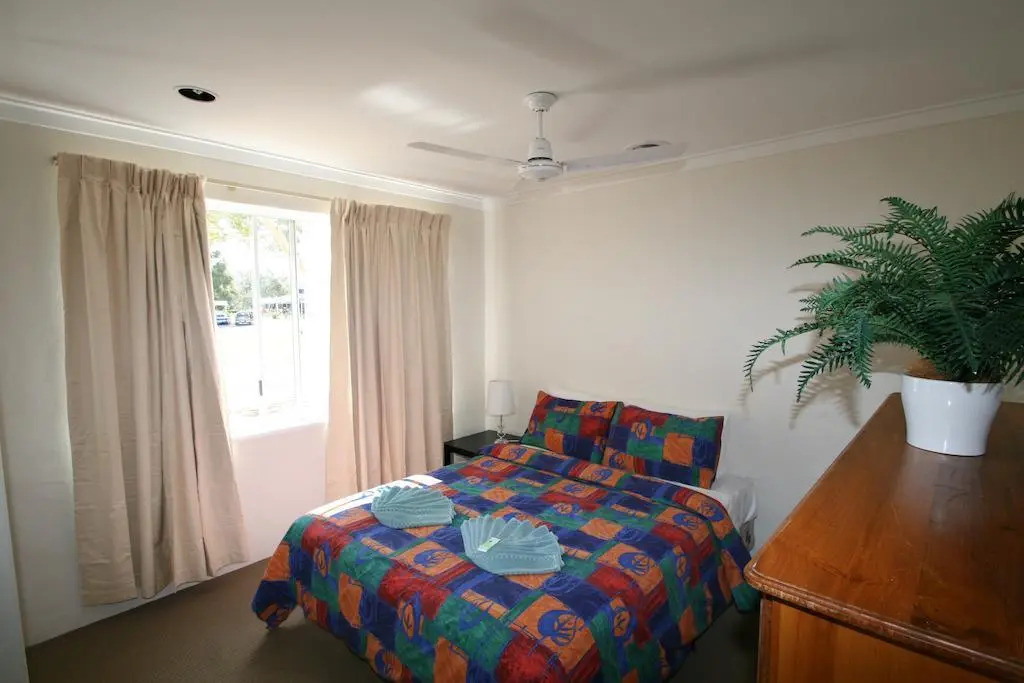 Lakeside Holiday Apartments