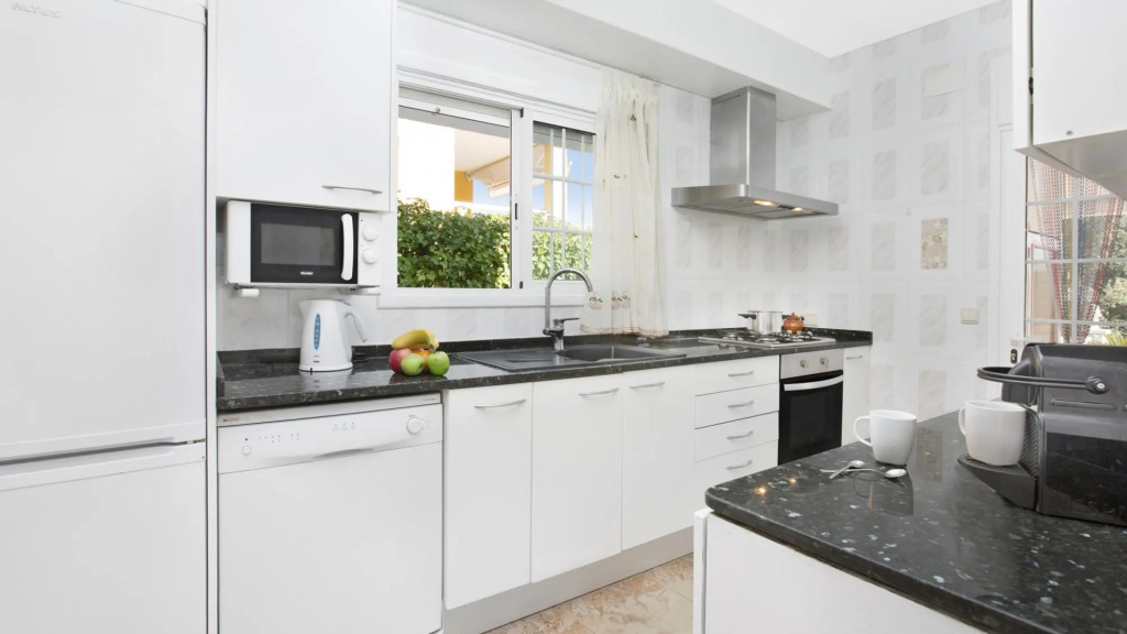 Montse in Tordera with 4 bedrooms and 2 bathrooms