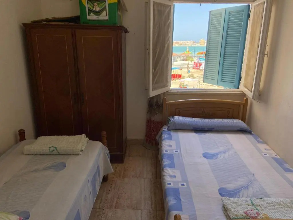 Lovely 4 bed vacation apartment with sea view