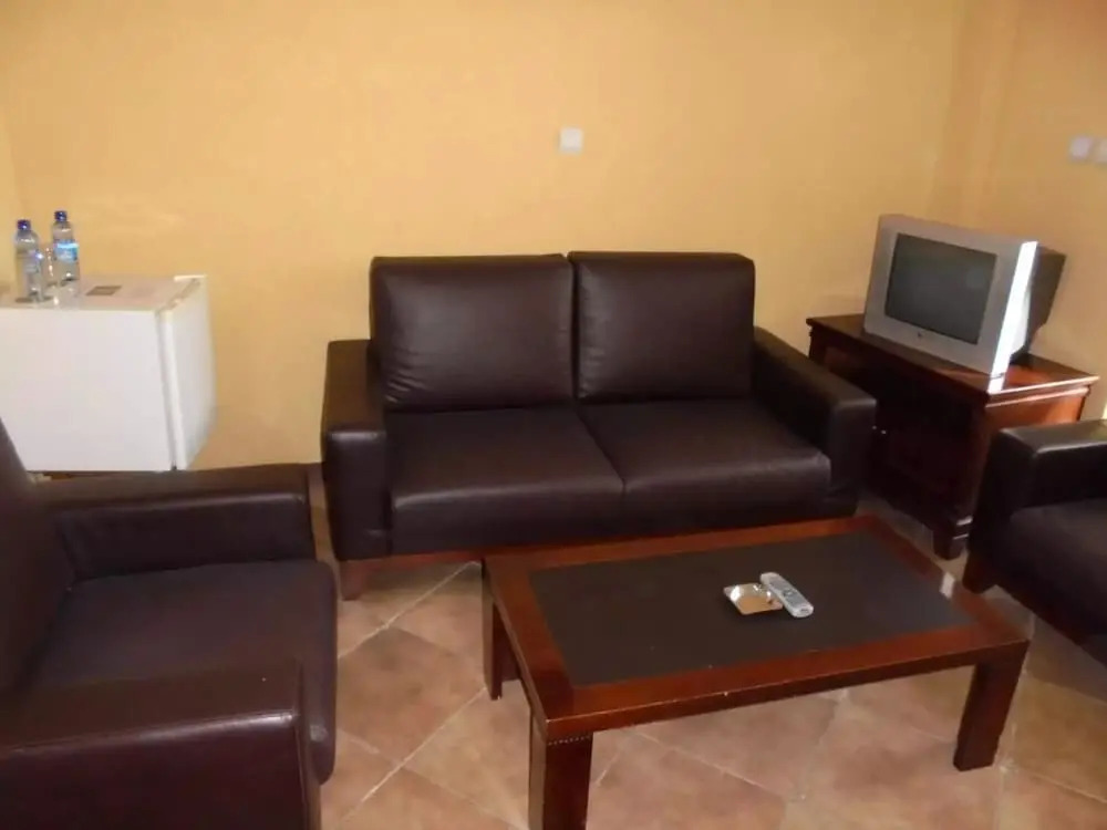 The Lions Den Hotel