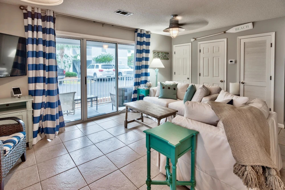 Beachside Villas #114 - 2 Br condo by RedAwning
