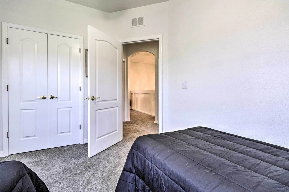 Kissimmee Townhome w/ Pool Access ~ 7 Mi to Disney
