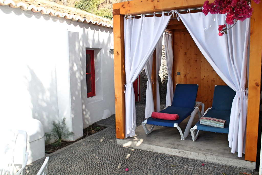 Beachfront cottage in sunny Calheta – the ideal hideaway | Cottage do Mar