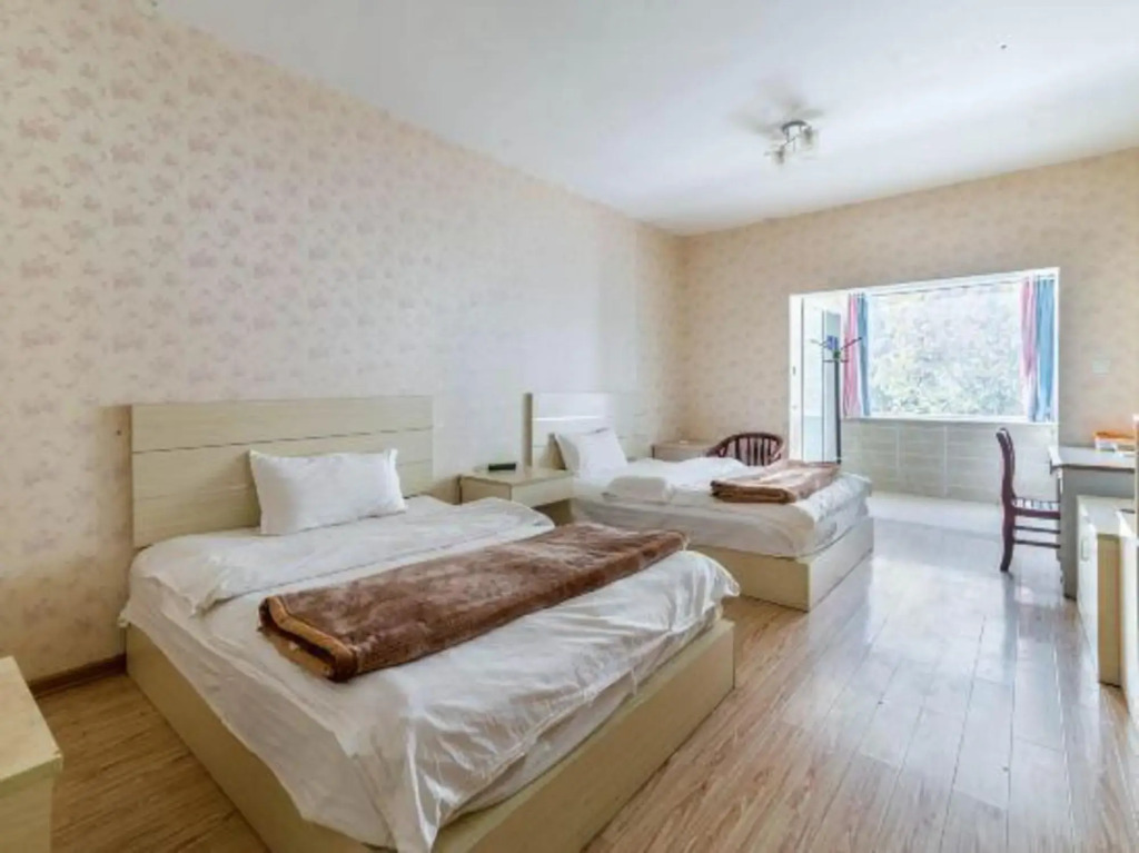 Lianhua Xiaozhu Apartment Hostel