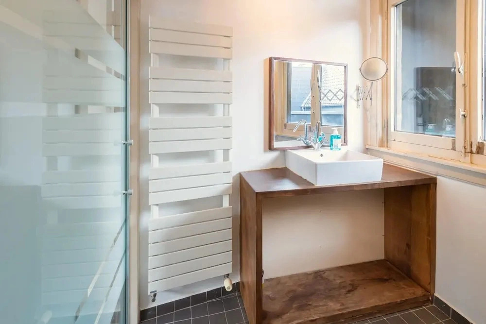 Charming 12 Person Apartment