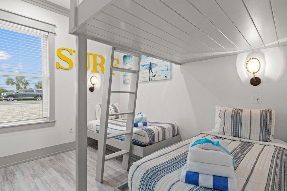 Keep Calm & Pool On at Peaceful Easy Feeling! Sleeps 20!