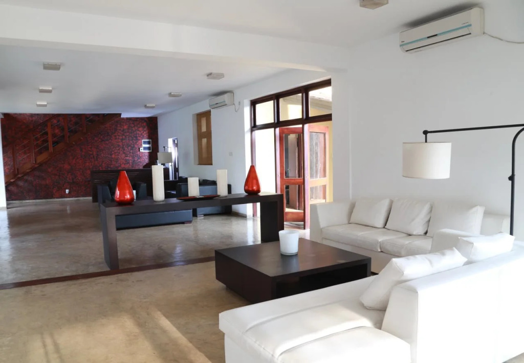 8 Plus Villa