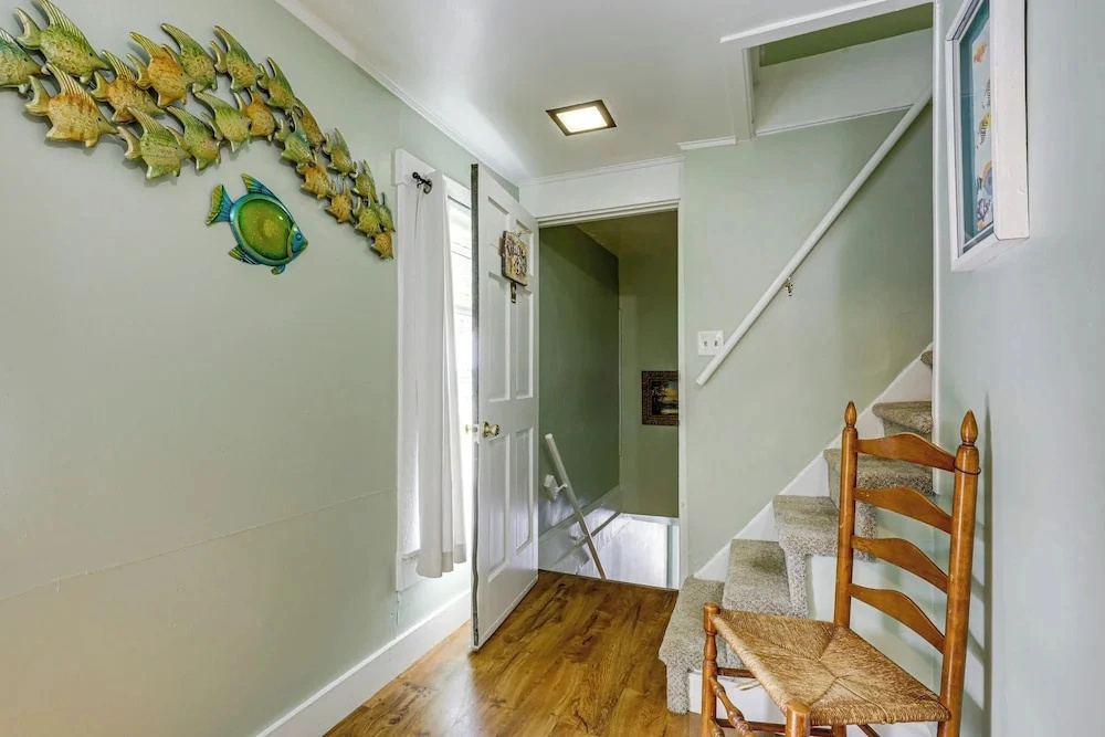 Near Trails & Lakes! Pemigewasset River Townhome