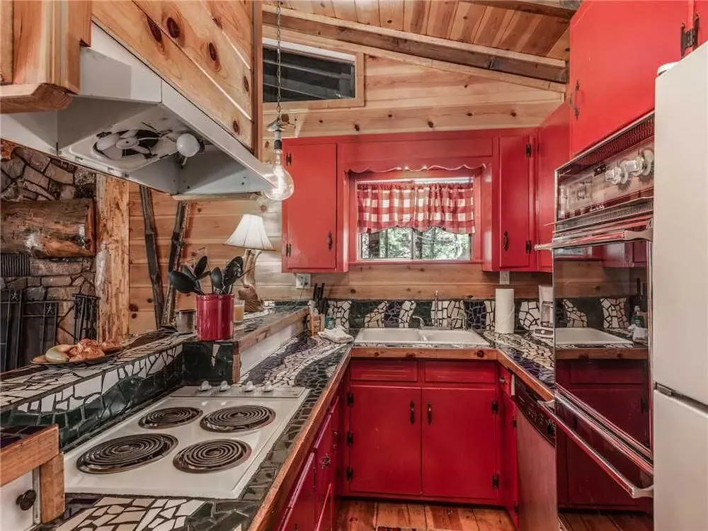 Big Bear, 3 Bedrooms, Stone Fireplace, Midtown, Sleeps 10