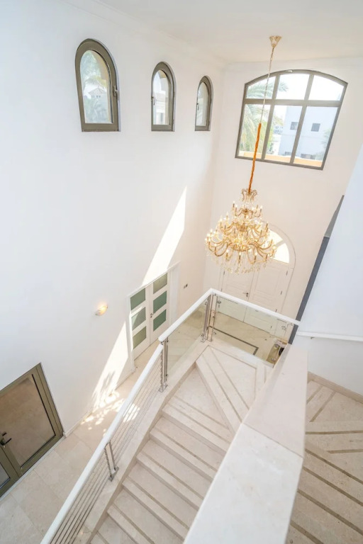 5BR Beach & pool villa in Palm