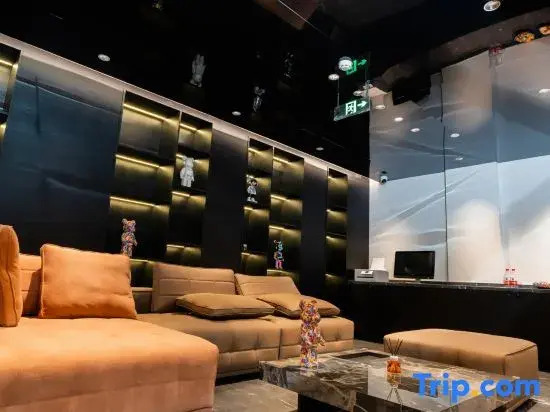 Leman Hotel (Harbin Shida Night Market Hexing Subway Station)