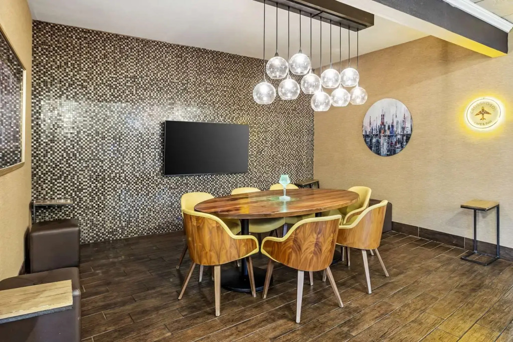 Aiden by Best Western Newark Airport