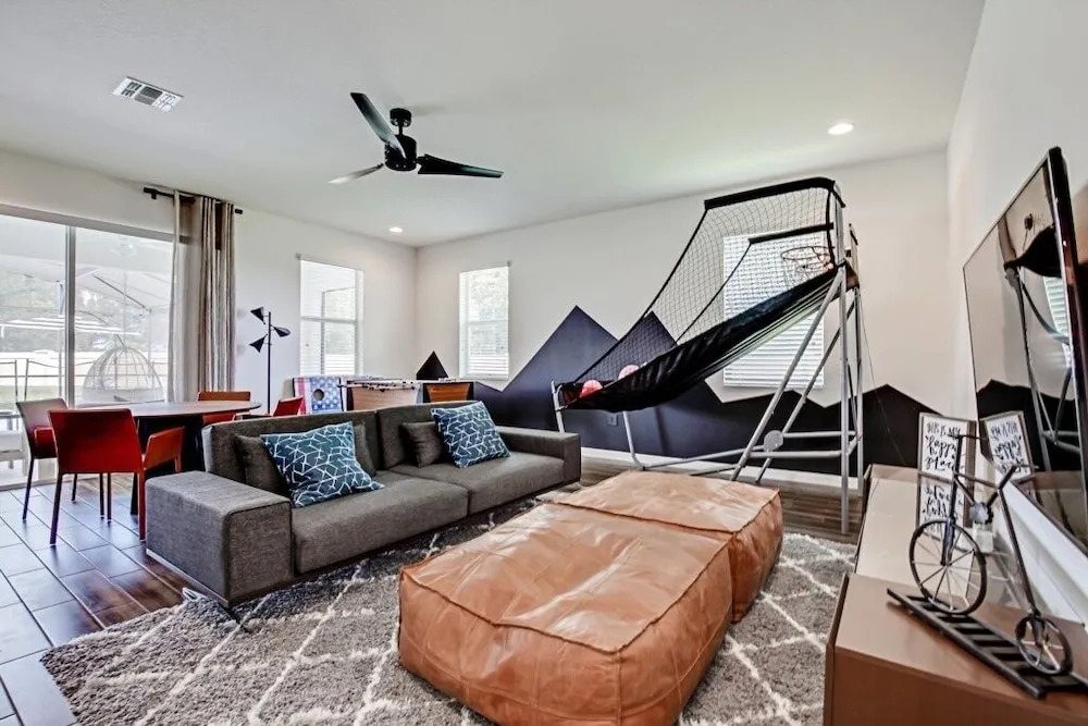 Very Private Surroundings Pool, Game Room & More! 7 Bedroom Home