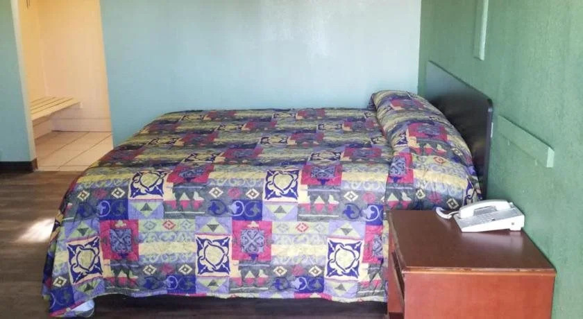 Trailway Motel