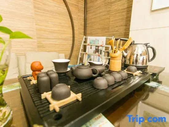 No.5 Art Hotel