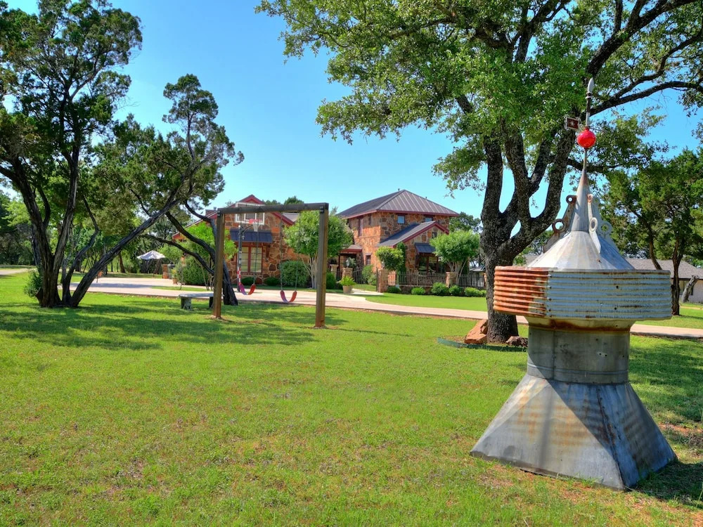 Sterns Estate #149387 4 Bedrooms 5 Bathrooms Estate