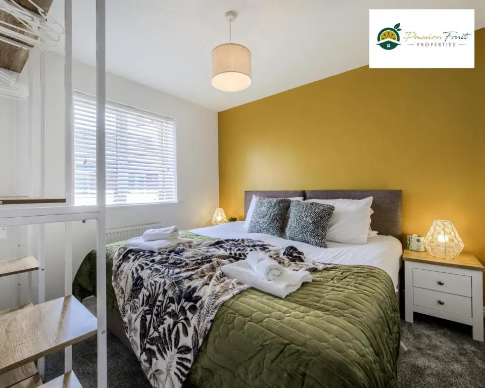 3 Bedroom Coventry House By Passionfruitproperties With Free Wi-fi, Driveway & Garden- 26WWC