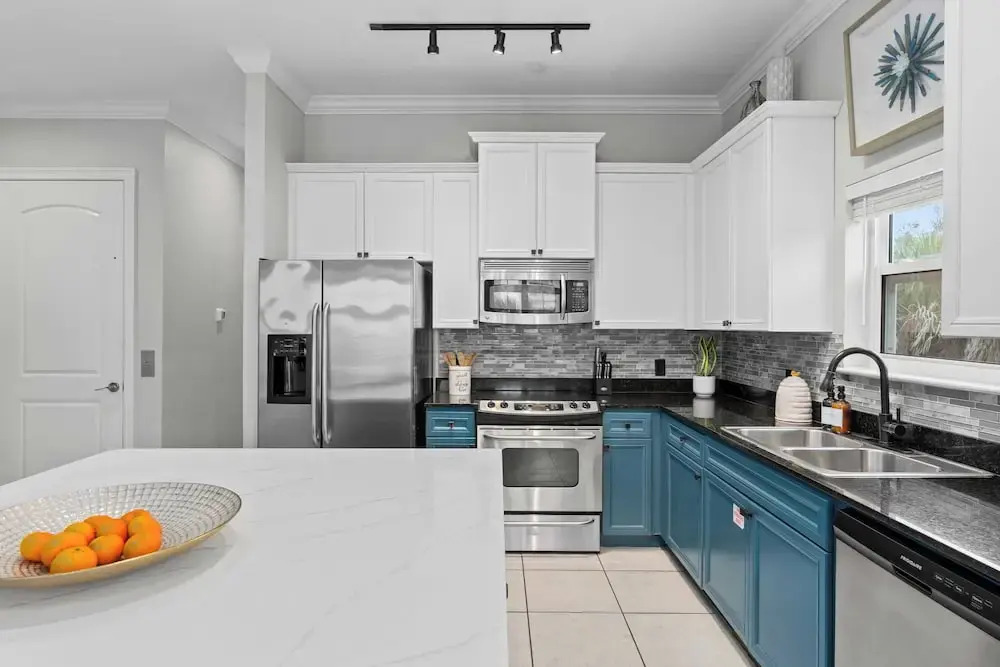 Tidal Charm by Avantstay Walk to Beach, Community Pool, Balcony, Ocean Views